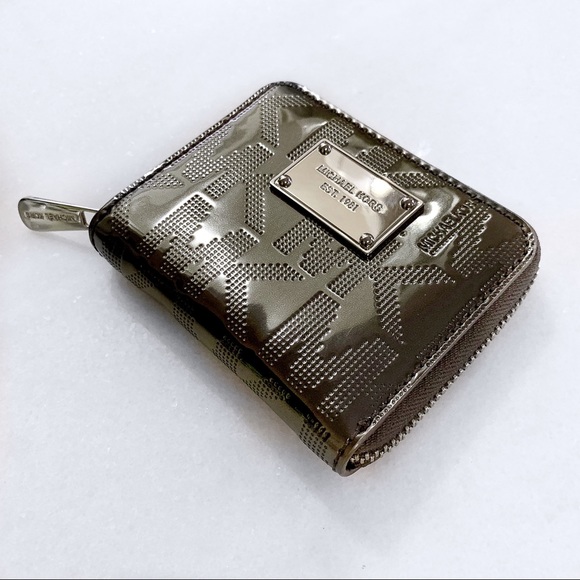 Michael Kors Handbags - NWT Michael Kors Zippered Compact Nickel Wallet